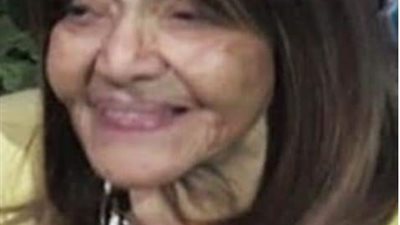 هذه العجوز المبتسمة هي من أشهر نجمات الزمن الجميل أحبها رشدي أباظة وبدأت تصوير أول فيلم بدون علم أسرتها!! ستدهشكم هويتها