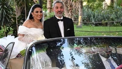 فتحي عبدالوهاب يحتفل بزفاف شقيقته
