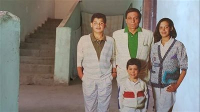 شاهــد أنـاقة فيلا عادل إمام وفخـامتها.. وصور له برفـقة أحفاده تعـرف عليهم وماذا قال عنهم