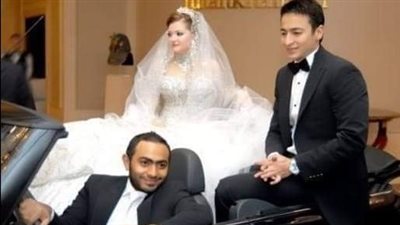 تامر حسني في صورة صاډمة قديمة من حفل زفاف حمادة هلال