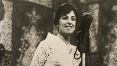 أضحكت الجمهور على «نجاة الصغيرة» وطلقها حسن يوسف.. محطات في حياة الفنانة «لبلبة»