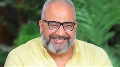 بيومي فؤاد يغيب عن حفل خطوبة نجله.. ما السر؟