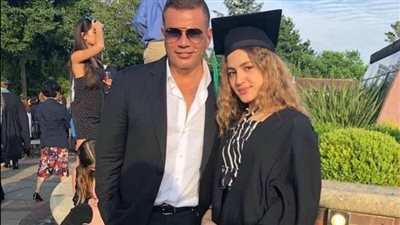 من جديد.. ابنة عمرو الدياب تثير ڠضب الجمهور بصورها الجريئة مع حبيبها