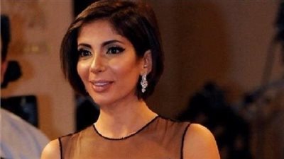 صورة منى زكي برفقة شقيقتها.. لن تصدق شكلها.. والجمهور يعلق: تشبه نجمة تركية شهيرة